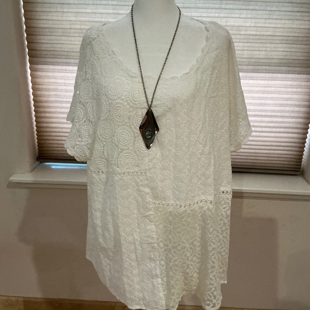 NWT Solitaire lace Top with Built in Camisole Size 3X